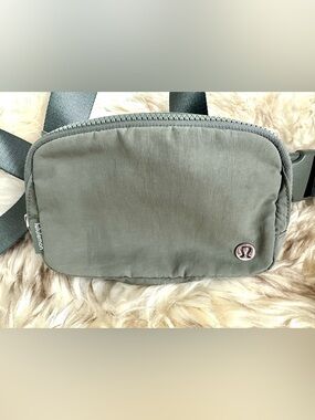 Lululemon Olive Green Lightweight Crossbody Belt Bag NWOT